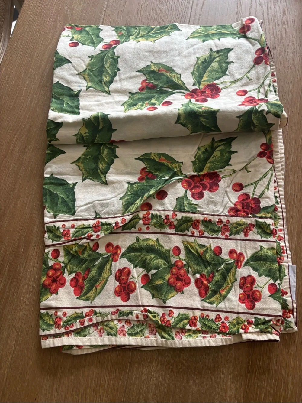 April corner Holiday Holly Print Tablecloth- Red & Green